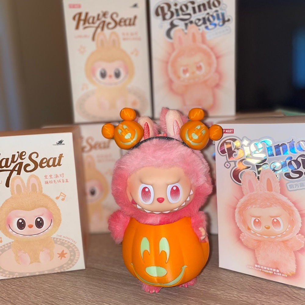 Popmart HAVE A SEAT AUTHENTIC LABUBU’S